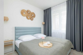 Przytulny Apartament z Parkingiem & Balkonem Blisko Morza by Noclegi Renters